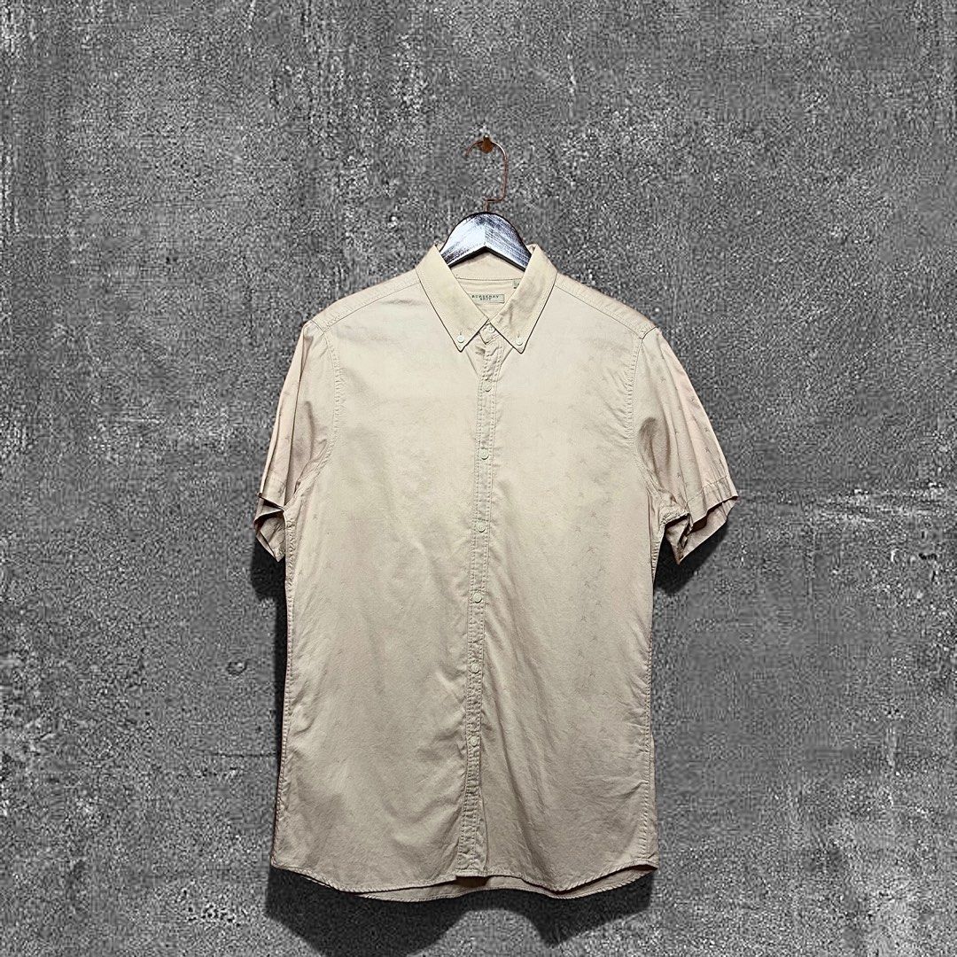 Burberry Brit All over Logo Beige Button down (Category: Formal Shirts) located in Quezon City. Submitted by donklasiko (Listing ID 1461788279, Image 1). Description: Condition: 9.5+/10 Pristine condition Issue: non Refer to the dimension 🤗 PM FOR MORE DETAILS NO RETURN, NO EXCHANGE & NO REFUND! ✅I ALSO ACCEPT TRADE/SWAP TO ANYTHING JUST DROP YOUR OFFER Please manage your expectations, this is a secondhand item. What you see is what you get 😊 �