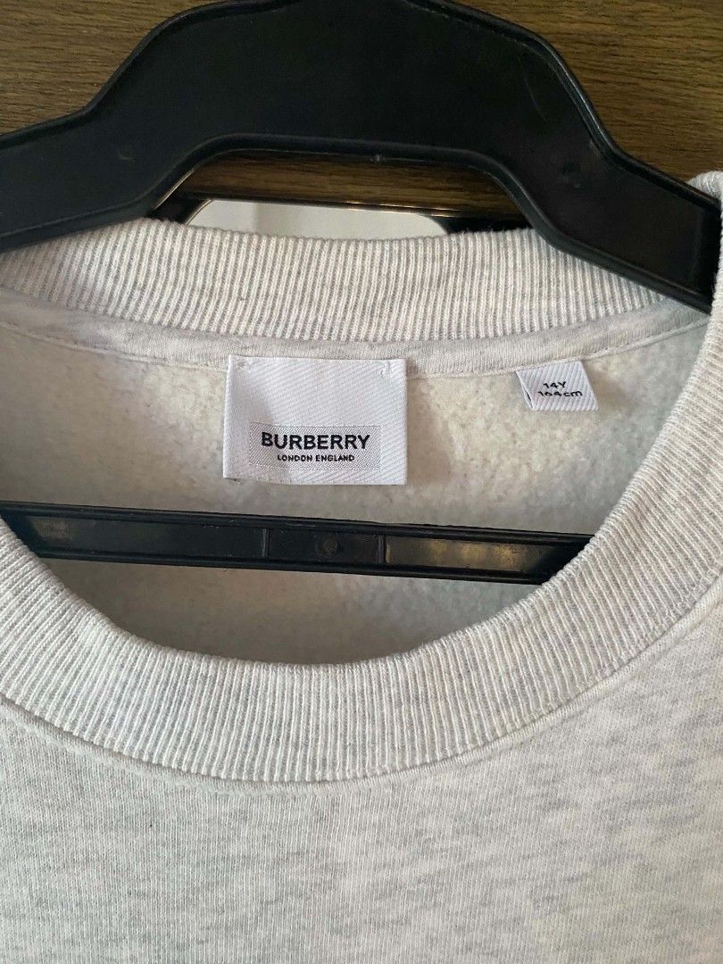 Burberry Collage print Sweatshirt (Category: Luxury Apparel) located in Panglao. Submitted by mjayyy_ (Listing ID 1461563067, Image 3). Description: .