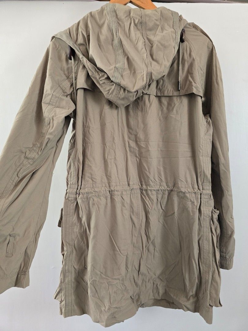 Burberry jacket Brit Beige Polyester Parka (Category: Coats, Jackets and Outerwear) located in Taguig. Submitted by thriftzzzy (Listing ID 1461687952, Image 3). Description: .