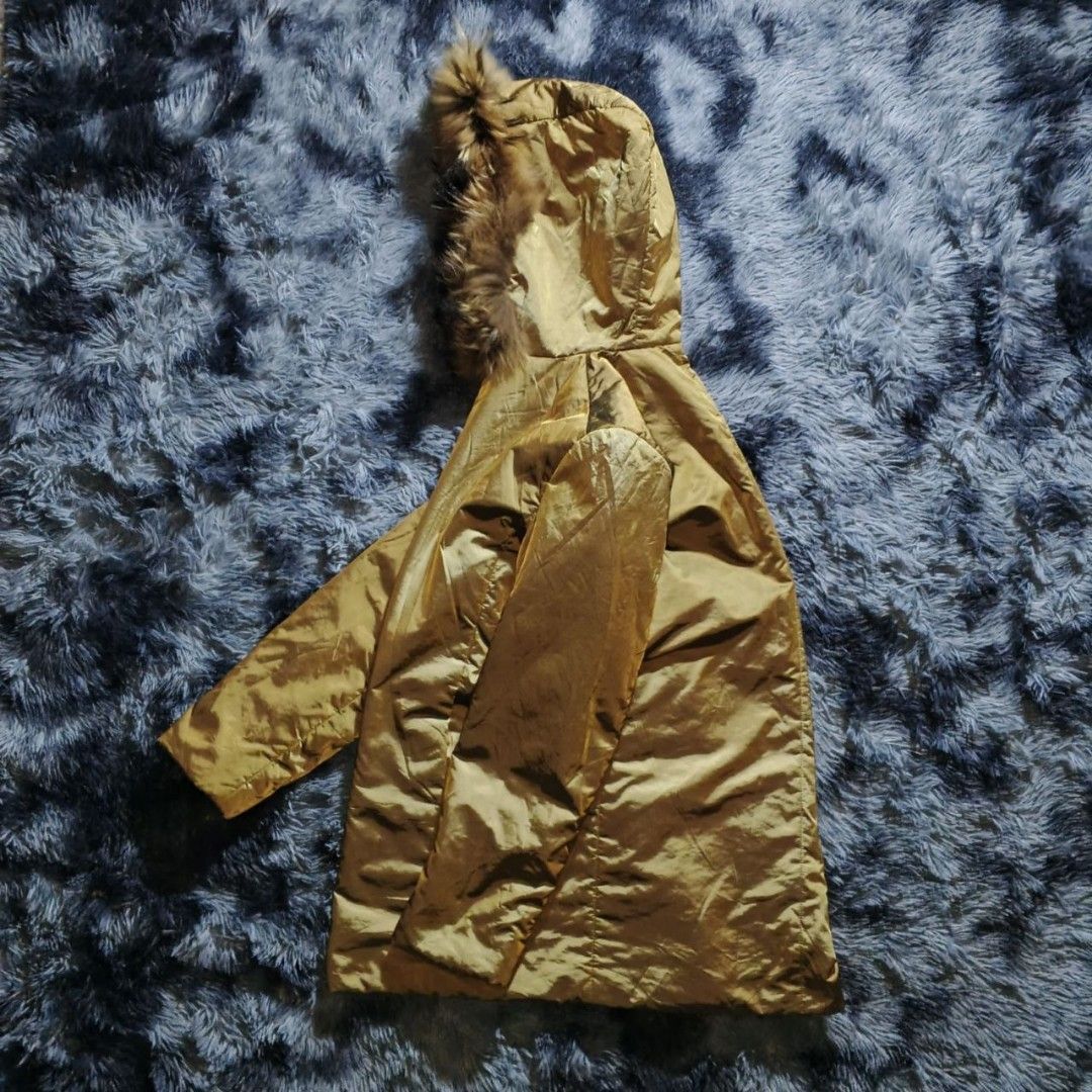 Burberry London Puffer Down Coat Jacket (Category: Luxury Apparel) located in Dagupan City. Submitted by finestthriftstuffph (Listing ID 1461758647, Image 3). Description: Authentic Very Presentable Size: 46 on Tag Actual Measurement (Measured by INCHES) Width: 25 Length: 33 Shoulder: 19 Sleeve: 25 Condition: Very Good Color Rate: 10/10 Issue: None "Colors may vary due to lightning" "Swipe each photo to see more details.