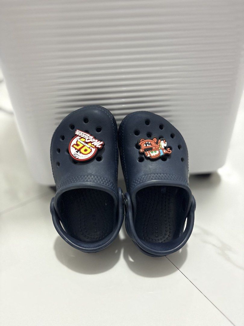C6 (13cm) - Preloved Crocs (Category: Babies & Kids Fashion) located in Cavite. Submitted by crisalyn___ (Listing ID 1461716481, Image 1). Description: - Navy blue Crocs for kids - Features fun charms on the front - Easy slip-on and off design - Ideal for playtime and everyday adventures - Soles show minimal wear.