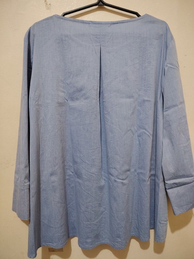 Cache Blue Striped Floral Long Sleeve Top (Category: Longsleeves) located in Manila. Submitted by forthriftstorewarriors (Listing ID 1461634229, Image 2). Description: FREE 1 ITEM IF YOU PURCHASE 2 OR MORE ITEMS ❤❤❤ - Light blue top from Cache - Textured floral pattern on front over a striped background - Long sleeves with buttoned cuffs - Subtle pleat detail on the back - Perfect for casual or dressed-up looks - Size: M.