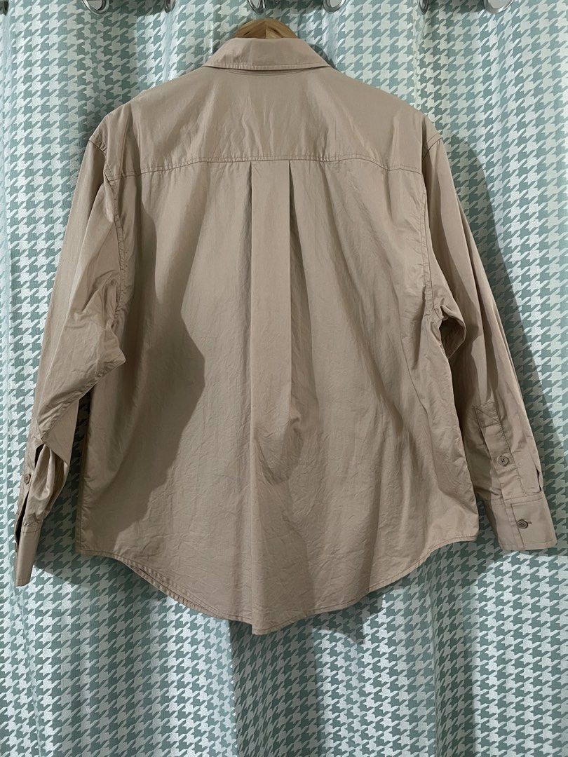Calvin Klein Buttondown Shirt Top (Category: Longsleeves) located in Mabalacat. Submitted by sabinascloset.cleanout (Listing ID 1461588719, Image 2). Description: In great condition Size:36 Best fit medium to semi large .