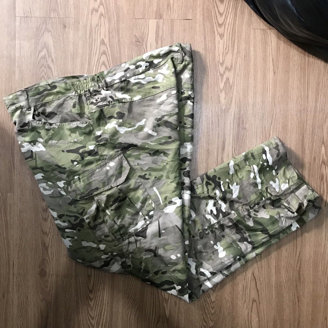 CAMOU CARGO PANTS (Category: Chinos) located in Baguio. Submitted by kitaaa_ (Listing ID 1461605240, Image 1). Description: .