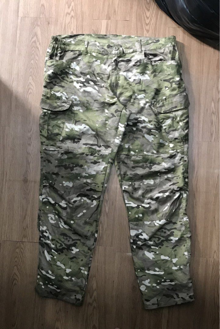 CAMOU CARGO PANTS (Category: Chinos) located in Baguio. Submitted by kitaaa_ (Listing ID 1461605240, Image 2). Description: .