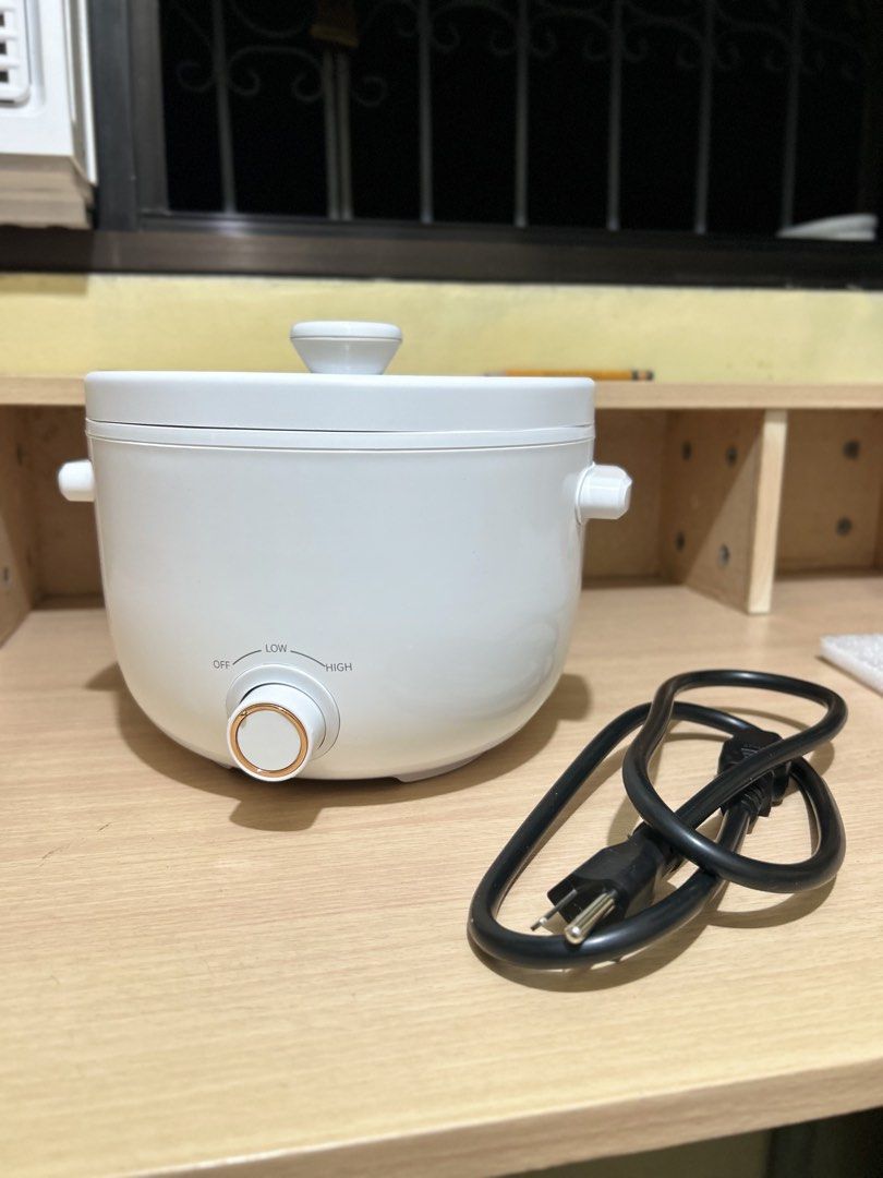 Candle Making Set (Category: Handmade Craft) located in San Pedro. Submitted by mitchaguedan_12 (Listing ID 1461716865, Image 2). Description: Selling my candle making set. RFS: hindi na nagagamit sayang lang. List of included items: 1. Wax melter 2. Spatula 3. Pire Essential oils (rosemary, ylang ylang, lemongrass, citronella, lavander, vanilla) originally priced at 4k+ 4. Fragrance oils (coffee, peppermint, peach) 5. Wick holders 29 pcs 6. Cand