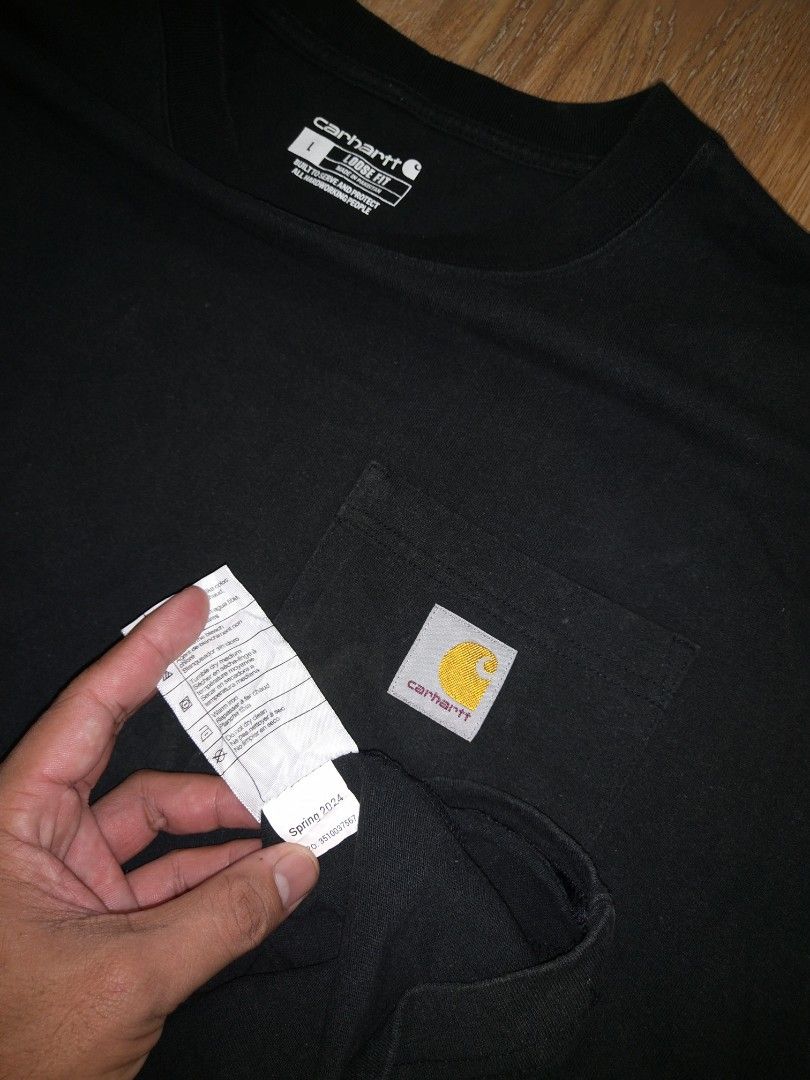 Carhartt K87 BLK Pocket Tee (Category: Tshirts & Polo Shirts ) located in Manila. Submitted by dodengricafort (Listing ID 1461566483, Image 3). Description: Carhartt K87 BLK Povket Tee size Large ( Loose Fit ) width 24.5 Length 30 colorrate 9/10 condition Excellent php 950 + shipping Fee Direct Message 📨 Molino Bacoor Cavite📍.