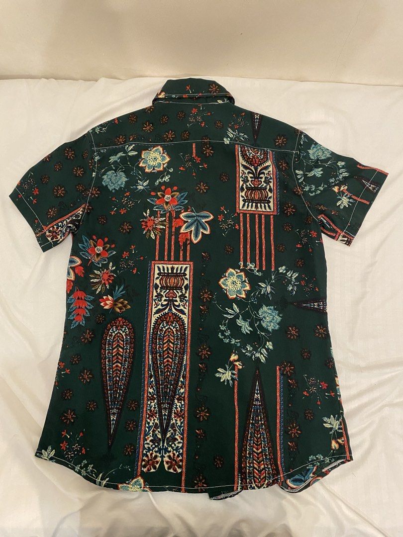 Casual Patterned Dark Green Button-up (Category: Tshirts & Polo Shirts ) located in Quezon City. Submitted by pixavix (Listing ID 1461701202, Image 2). Description: - Green short sleeve button-up shirt - All-over floral and paisley print - Left chest pocket - Front button closure - Ideal for casual wear or a night out - Unique design.