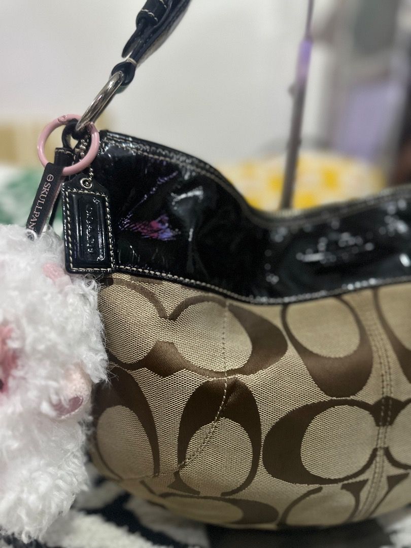 Cch Hobo Bag (Category: Luxury Bags & Wallets) located in Cebu City. Submitted by isellhere123.543 (Listing ID 1461701816, Image 2). Description: .