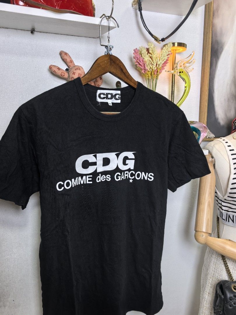 CDG COMME Des Garcons big logo (Category: Luxury Apparel) located in Baguio. Submitted by ashzachary (Listing ID 1461733412, Image 3). Description: CDG COMME DES GARCONS BIG LOGO Condition :Excellent condition Color rate 10/10 Size :Medium Inches:W18/L27 No issues No flaws Super ganda sa personal Pm. More details Good quality Plsss 📌No Bogus 📌No return MOP What you see is what you get PALAWAN, CEBUNA GCASH AND BDO Reminder😊 We're selling thrif