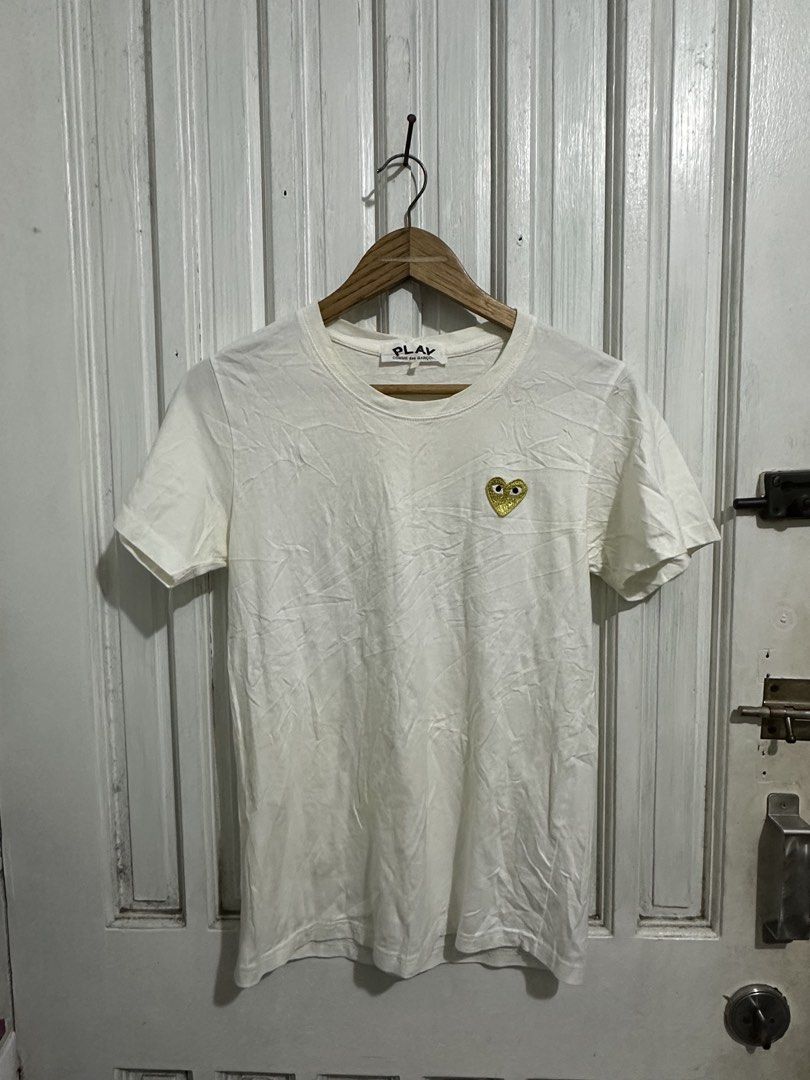 CDG play (Category: Activewear) located in Manila. Submitted by jastthrift (Listing ID 1461693951, Image 1). Description: CDG play ( gold stitch) Size M to L Good condition Need wash 9/9 color rate .