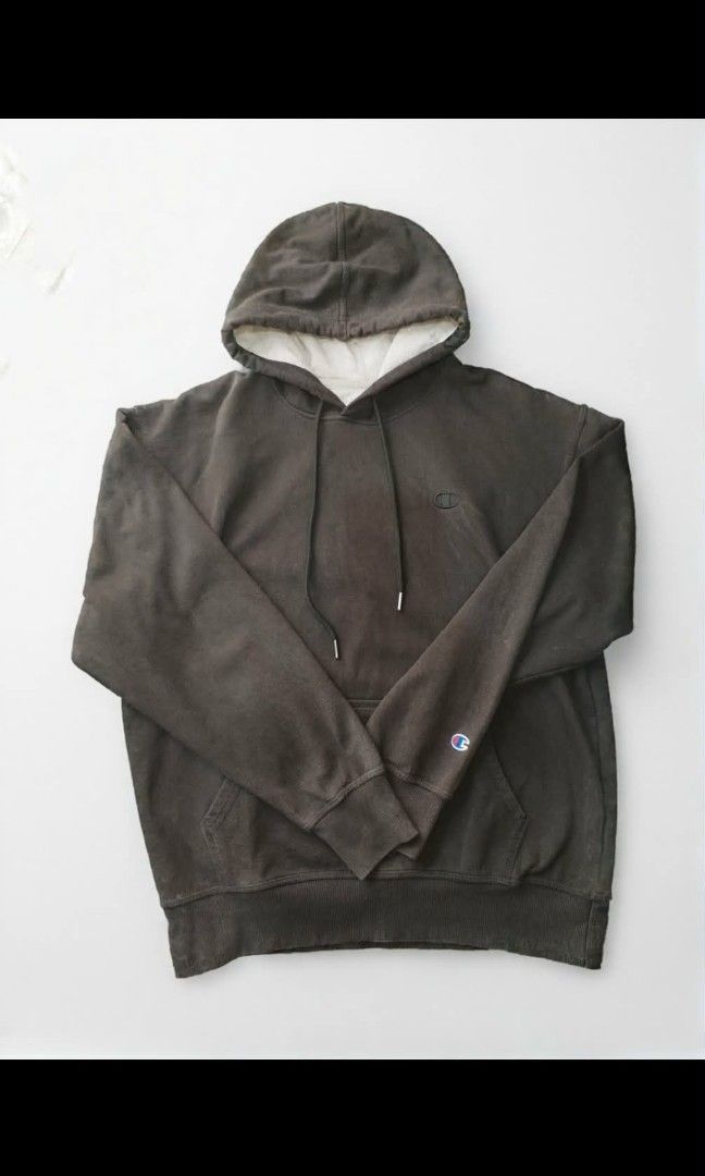 Champion aspack (Category: Coats, Jackets and Outerwear) located in Manila. Submitted by brygoods (Listing ID 1461690925, Image 1). Description: .