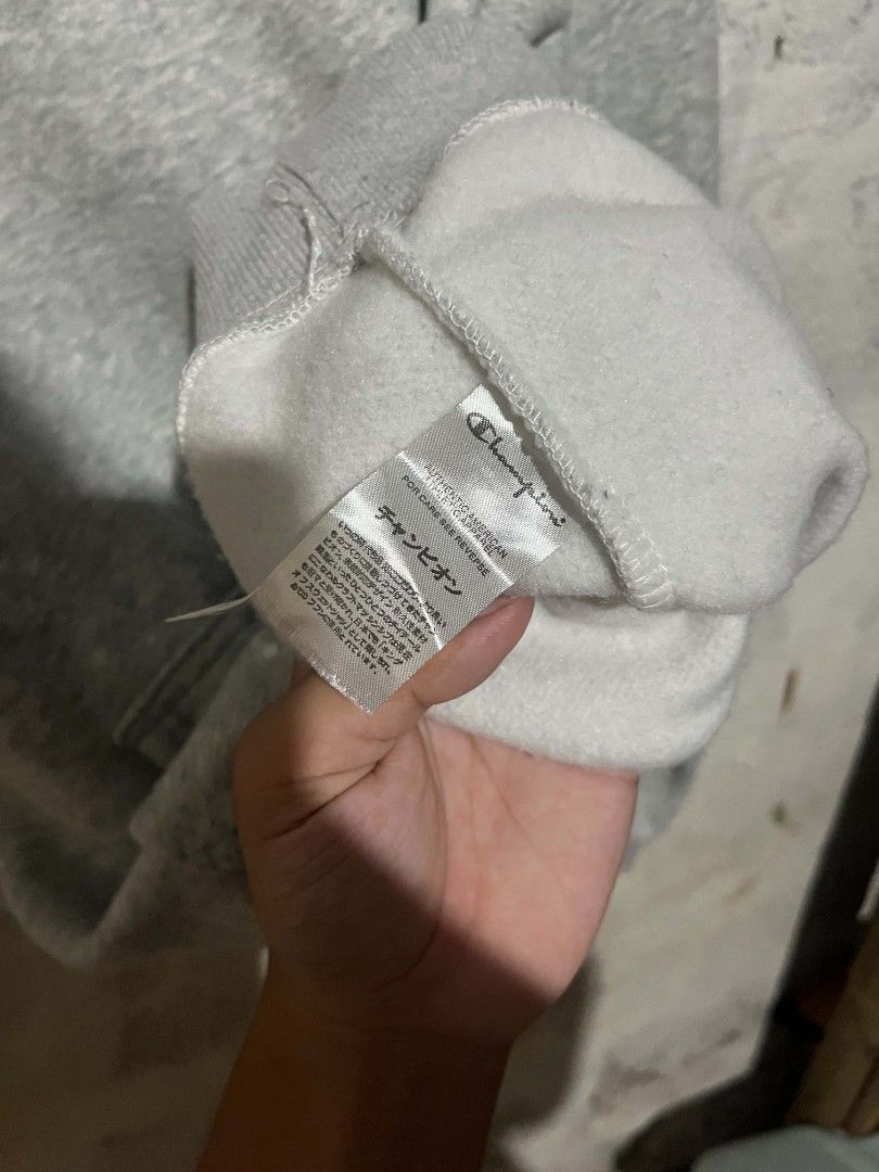CHAMPION GRAY HOODIE (Category: Coats, Jackets and Outerwear) located in Bacolod City. Submitted by zthrift24 (Listing ID 1461702458, Image 3). Description: CHAMPION HOODIE 📌 XL 📌NO ISSUE NEED WASH COLOR 9 CONDI 9 L 27 W 23.