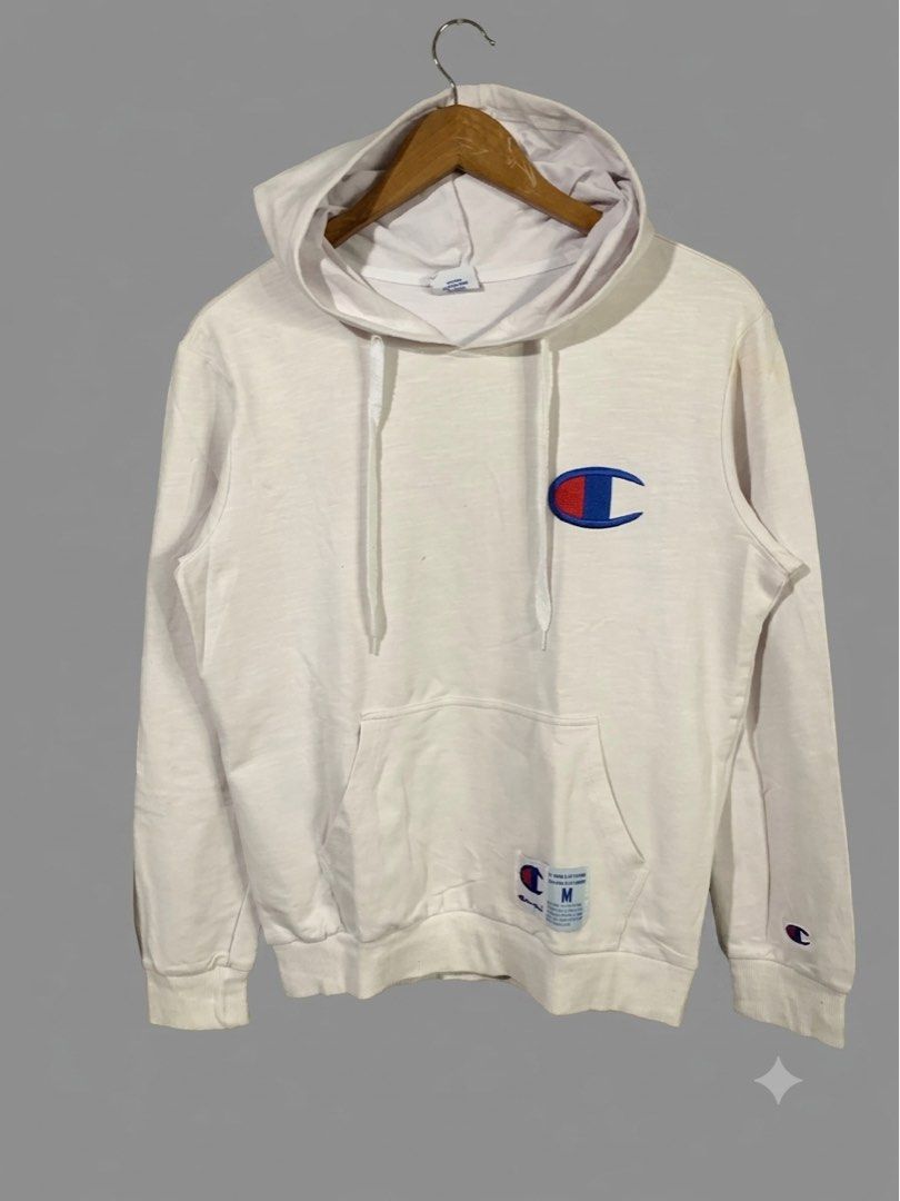 Champion Hoodie (Category: Coats, Jackets and Outerwear) located in Paranaque City. Submitted by thrift_in_the_hoods (Listing ID 1461780932, Image 1). Description: Dimes: 21.5x24 Size: Medium Issue: None .