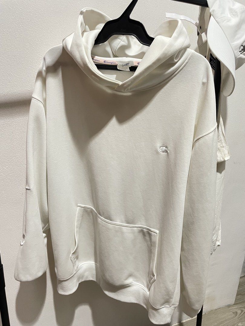 CHAMPION HOODIE JACKET (Category: Coats, Jackets and Outerwear) located in Dipaculao. Submitted by ish_smallthriftshop (Listing ID 1461763588, Image 1). Description: CHAMPION HOODIE JACKET M-L🧥 COLOR WHITE BAGONG BAGONG PA SLIGHT NEGO DM DM DM🌸🏷️.