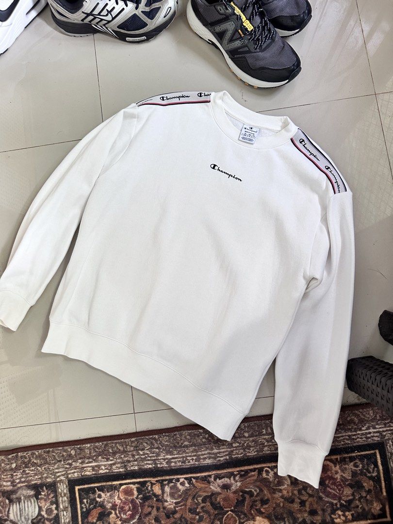 Champion longsleeve (Category: Coats, Jackets and Outerwear) located in Manila. Submitted by nilodanzcuadra (Listing ID 1461604978, Image 1). Description: Size medium, used 1x only Loc: north caloocan.