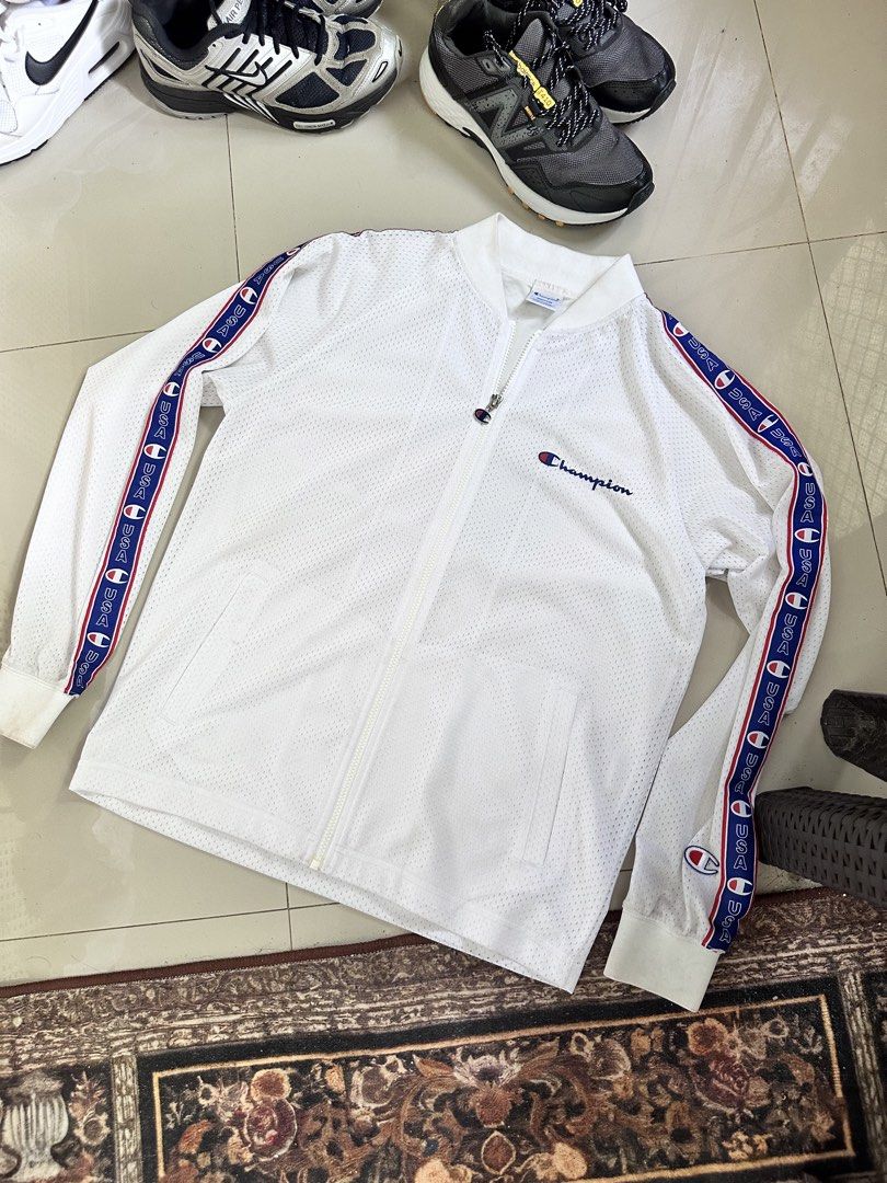 Champion USA (Category: Coats, Jackets and Outerwear) located in Manila. Submitted by nilodanzcuadra (Listing ID 1461604491, Image 1). Description: Size medium, like new, no issues Loc: north caloocan.