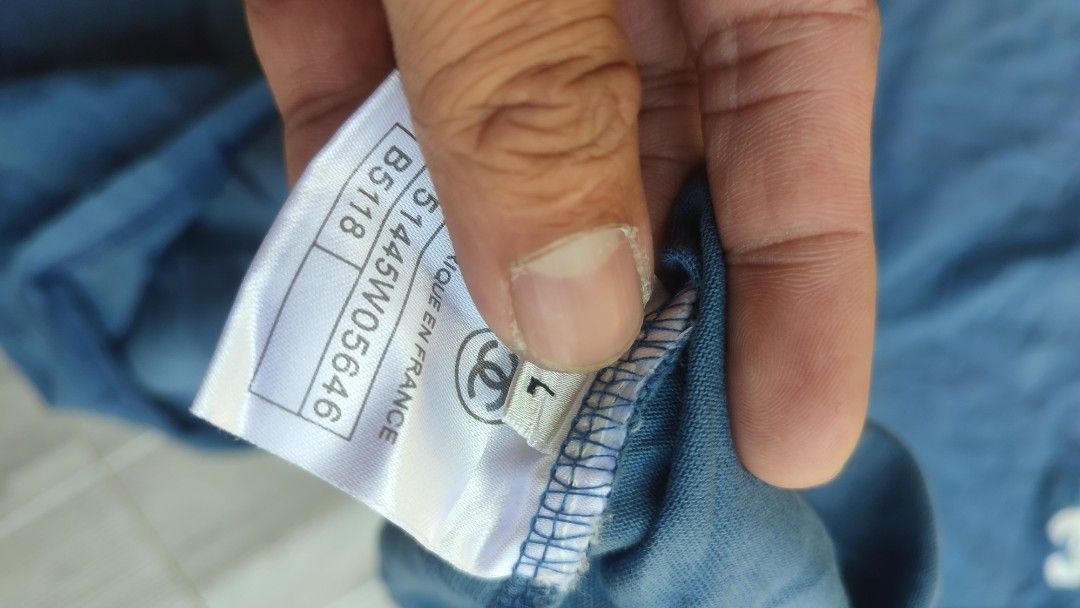 Chanel (Category: Shirts) located in Manila. Submitted by fhilbelensoncuenco09 (Listing ID 1461582404, Image 3). Description: EXELENT CONDITION NEED WASH.