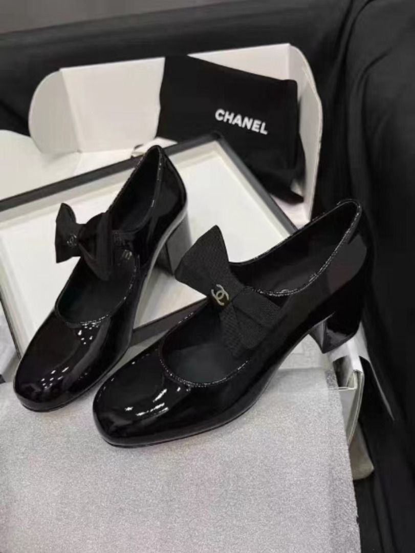 CHANEL 厚底高跟鞋 （分類：鞋及波鞋）位於 Hong Kong。 由 smsngsmdnf09431 提交（商品編號 1461611421，圖片 3）。簡介： CHANEL 厚底高跟鞋 SIZE：35-40 全新正貨，包裝齊全 仲有其他款式顏色，有需要問我呀。