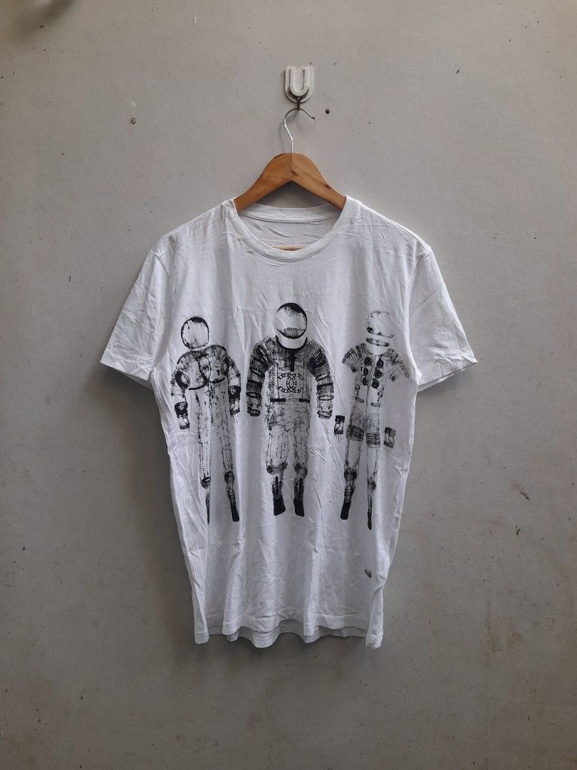 Chanel Astronaut Wrap Around Print (Category: Luxury Apparel) located in Iloilo. Submitted by mnky.bsns03 (Listing ID 1461706224, Image 1). Description: 9.5/10 Color rate No issues 27.5 Length 20.5 Width.