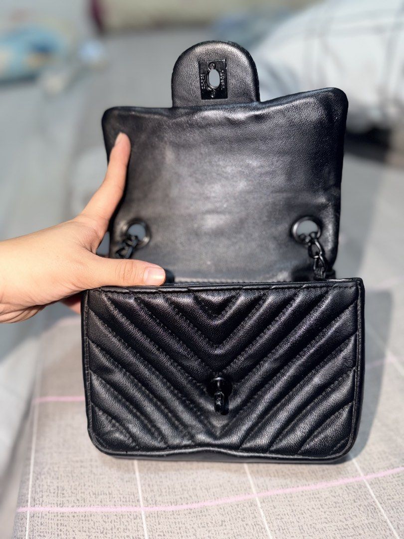 Chanel bag (Category: Cross-body Bags) located in Manila. Submitted by lhynbagscollection (Listing ID 1461591679, Image 2). Description: Pm para maassist this is second hand but like new .
