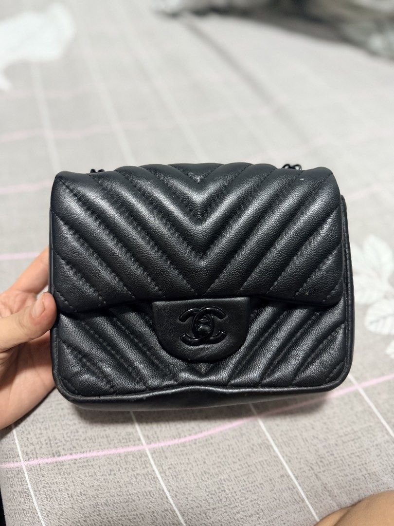 Chanel bag (Category: Cross-body Bags) located in Manila. Submitted by lhynbagscollection (Listing ID 1461591679, Image 1). Description: Pm para maassist this is second hand but like new .