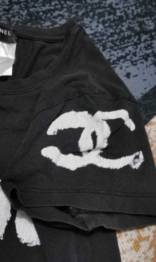 Chanel shirt (Category: Shirts) located in San Jose. Submitted by thrift_ni_sir (Listing ID 1461740560, Image 3). Description: With penhole Slightly used MOP gcash MOD j&t Add shipping fee.