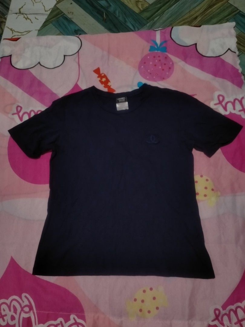 Chanel Uniform Navy Blue T-Shirt (Category: Shirts) located in Bulacan. Submitted by rathrifts01 (Listing ID 1461689404, Image 1). Description: EXCELLENT CONDITION SIZE SMALL ON THE TAGS DIMES 17.5 X 22 COLORATE 9.5/10 NO ISSUE 999PHP PLIS SHIPPING FEE ONLY.