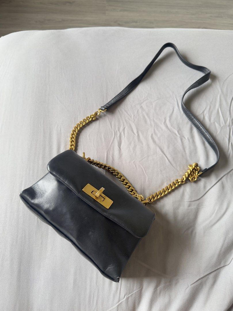 Charles & Keith Mini Kerry Crossbody Bag (Category: Cross-body Bags) located in Batangas. Submitted by vybxx (Listing ID 1461641857, Image 1). Description: - minimal crack on the sides but in good condition - ship via j&t + 90 sf nationwide .