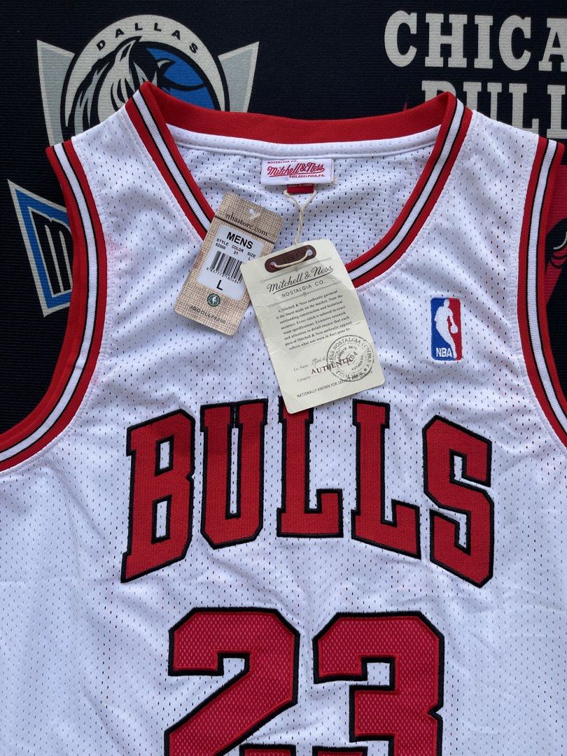 Chicago Bulls Michael Jordan Jersey (Category: Activewear) located in Malasiqui. Submitted by blank_wave (Listing ID 1461726034, Image 3). Description: Large to xl no issue bnew 10/10 color rate excellent condition 23x31 .