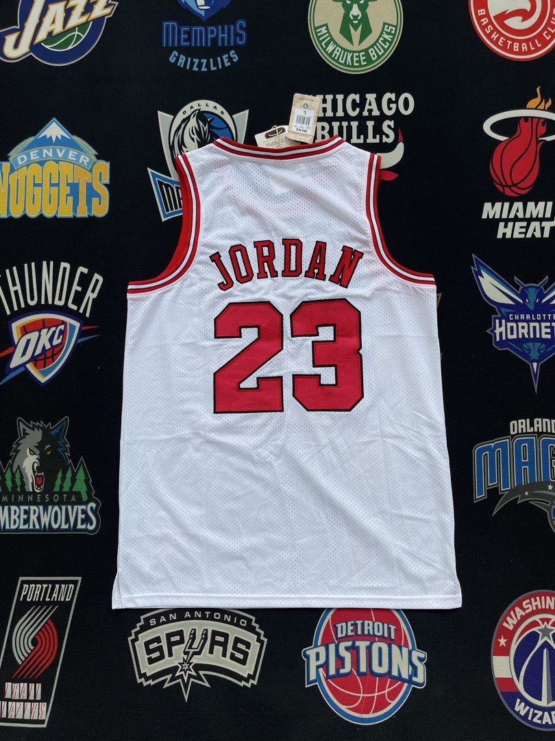 Chicago Bulls Michael Jordan Jersey (Category: Activewear) located in Malasiqui. Submitted by blank_wave (Listing ID 1461726034, Image 2). Description: Large to xl no issue bnew 10/10 color rate excellent condition 23x31 .