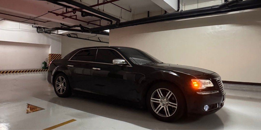 Chrysler 300C 3.6 V6 (A) (Category: Used Cars) located in Makati City. Submitted by phparts (Listing ID 1461742024, Image 2). Description: Minor scratches and dents .