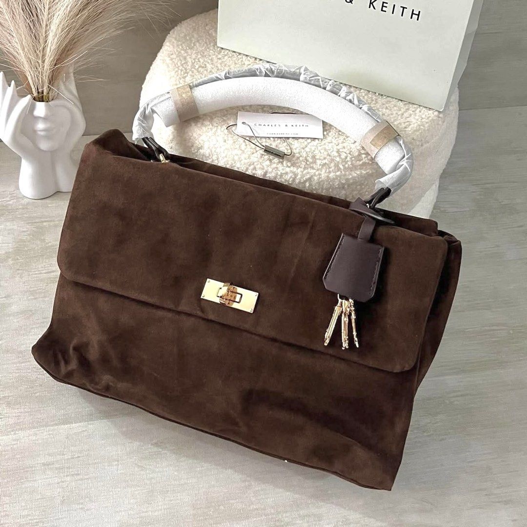 C&K Kerry Top Handle Satchel Bag (Category: Cross-body Bags) located in Bulacan. Submitted by mykakarizza (Listing ID 1461797144, Image 2). Description: Onhand all colors! ✨✨ ₱950 only C&K Kerry Top Handle Satchel Bag width 35 cm depth 11 cm height 21 cm Add paperbag 100 📸 Actual pics! 🙋🏻‍♀️ ─── ✦ ─── ✦ ─── ✦ ─── ✦ ─── 🛍️ LOOKING FOR MORE RESELLERS 🛍️ ✨ Buy 3 pcs of ANY items — FREE SHIPPING NA!🚚 ✨ Buy 10 items → FREE SF + ₱50 OFF EACH! 💖 