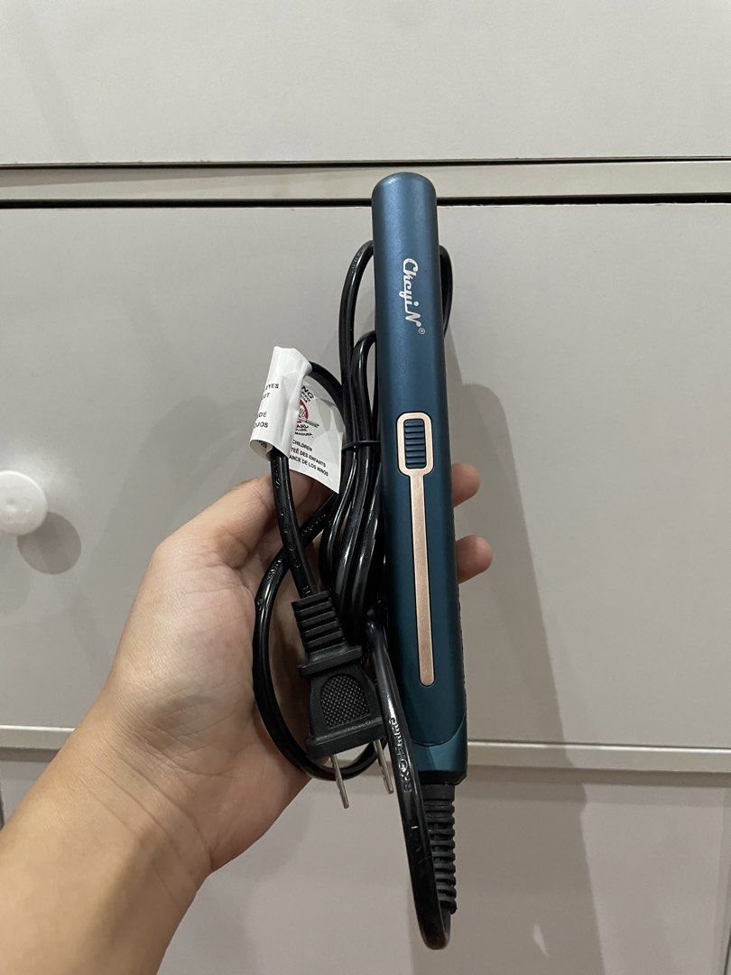 Ckeyin Hair straightener (Category: Hair) located in Quezon City. Submitted by mugs.meowph (Listing ID 1461710970, Image 1). Description: .