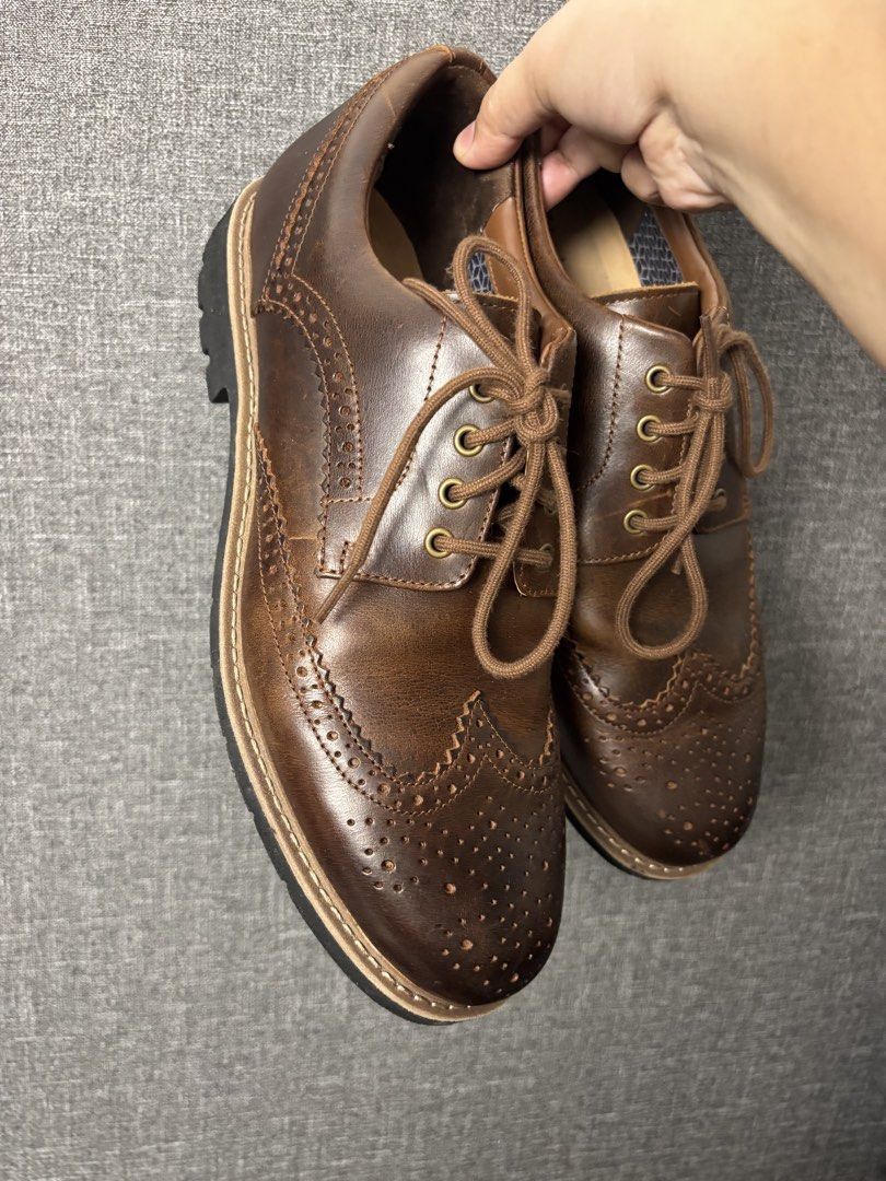 Clarks Batcombe Wing Derby Shoes (Category: Dress Shoes) located in San Fernando. Submitted by kayemanalac_05 (Listing ID 1461596843, Image 1). Description: .