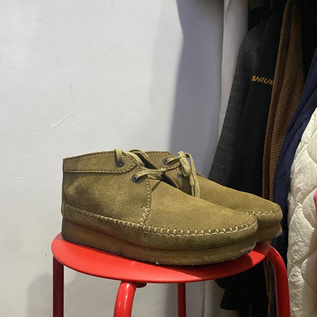 Clarks Wallabee Weaver 9US (Category: Boots) located in Antipolo. Submitted by bentakahitanoano (Listing ID 1461751618, Image 1). Description: The Clarks Originals Weaver is an under-the-radar cult classic that serves as a direct, highly stylized variation of the iconic Clarks Wallabee. Built on the same legendary foundation as the 1967 original, the Weaver shares the Wallabee's signature moccasin construction and its distinctive, cushioning natu