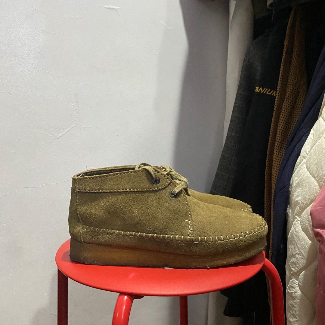 Clarks Wallabee Weaver 9US (Category: Boots) located in Antipolo. Submitted by bentakahitanoano (Listing ID 1461751618, Image 2). Description: The Clarks Originals Weaver is an under-the-radar cult classic that serves as a direct, highly stylized variation of the iconic Clarks Wallabee. Built on the same legendary foundation as the 1967 original, the Weaver shares the Wallabee's signature moccasin construction and its distinctive, cushioning natu