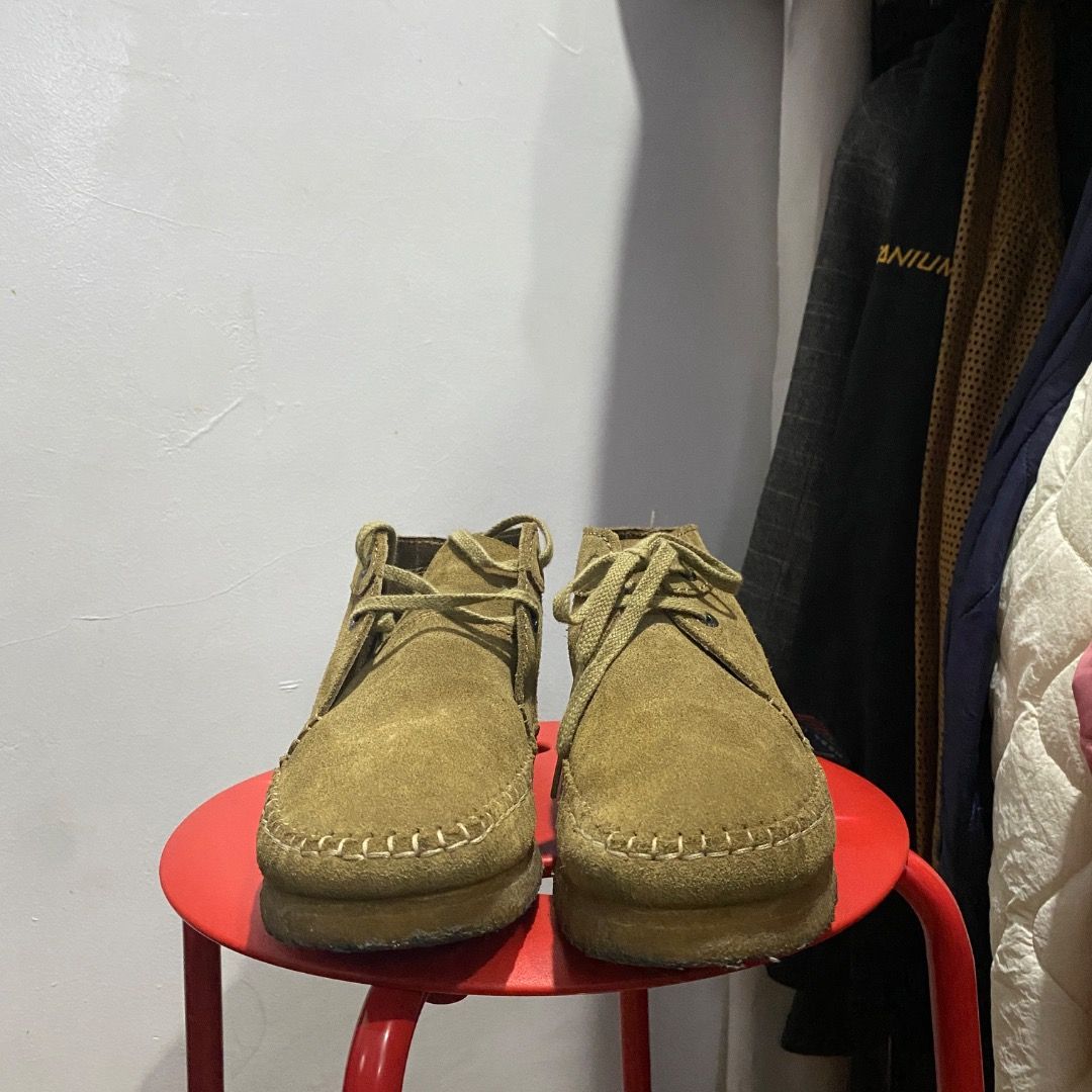 Clarks Wallabee Weaver 9US (Category: Boots) located in Antipolo. Submitted by bentakahitanoano (Listing ID 1461751618, Image 3). Description: The Clarks Originals Weaver is an under-the-radar cult classic that serves as a direct, highly stylized variation of the iconic Clarks Wallabee. Built on the same legendary foundation as the 1967 original, the Weaver shares the Wallabee's signature moccasin construction and its distinctive, cushioning natu