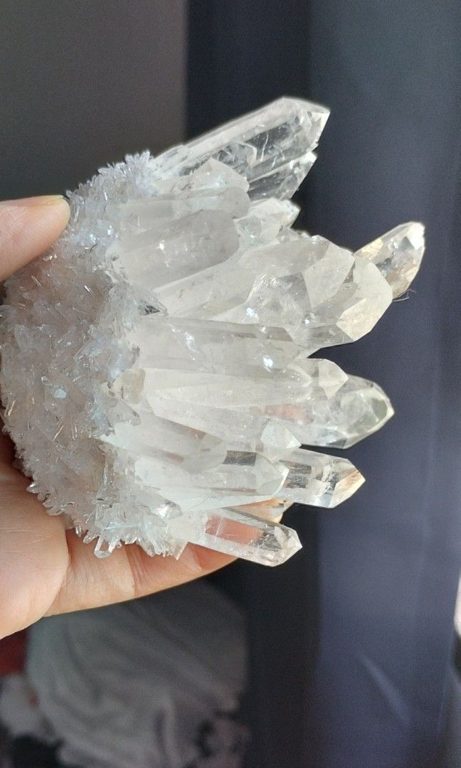 Clear quartz crystals / gem (Category: Announcements) located in Manila. Submitted by ztylish2018 (Listing ID 1461649097, Image 3). Description: Clear quartz is known as the "master healer" and is celebrated for its powerful ability to absorb, store, amplify, and regulate energy. Payment Gcash.