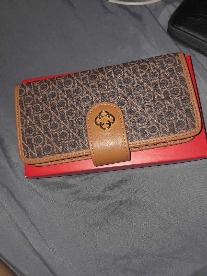 CLN Jennie Wallet (Classic Monogram) (Category: Luxury Bags & Wallets) located in Manila. Submitted by xzzktrn (Listing ID 1461612965, Image 1). Description: Brand new/never used With original wallet packaging No Original gift box 💸 - 850 (nego) 📍Manila - Meet up or shipping via J&T Express (sf shouldered by the buyer) .