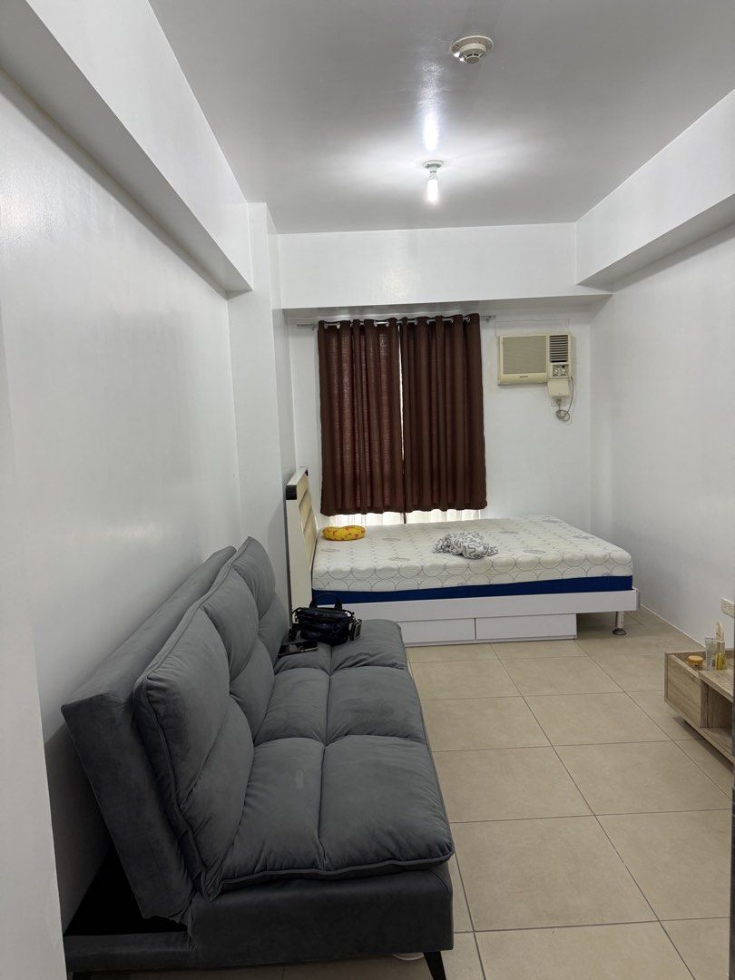 Cloverleaf T1 - furnished studio (Category: Apartments & Condos) located in Quezon City. Submitted by homeperfection (Listing ID 1315753488, Image 2). Description: Live right across Ayala Cloverleaf Mall Fully furnished with bed, sofa bed, aircon, refrigerator snd water heater Available Parking slot for additional 6k a month .