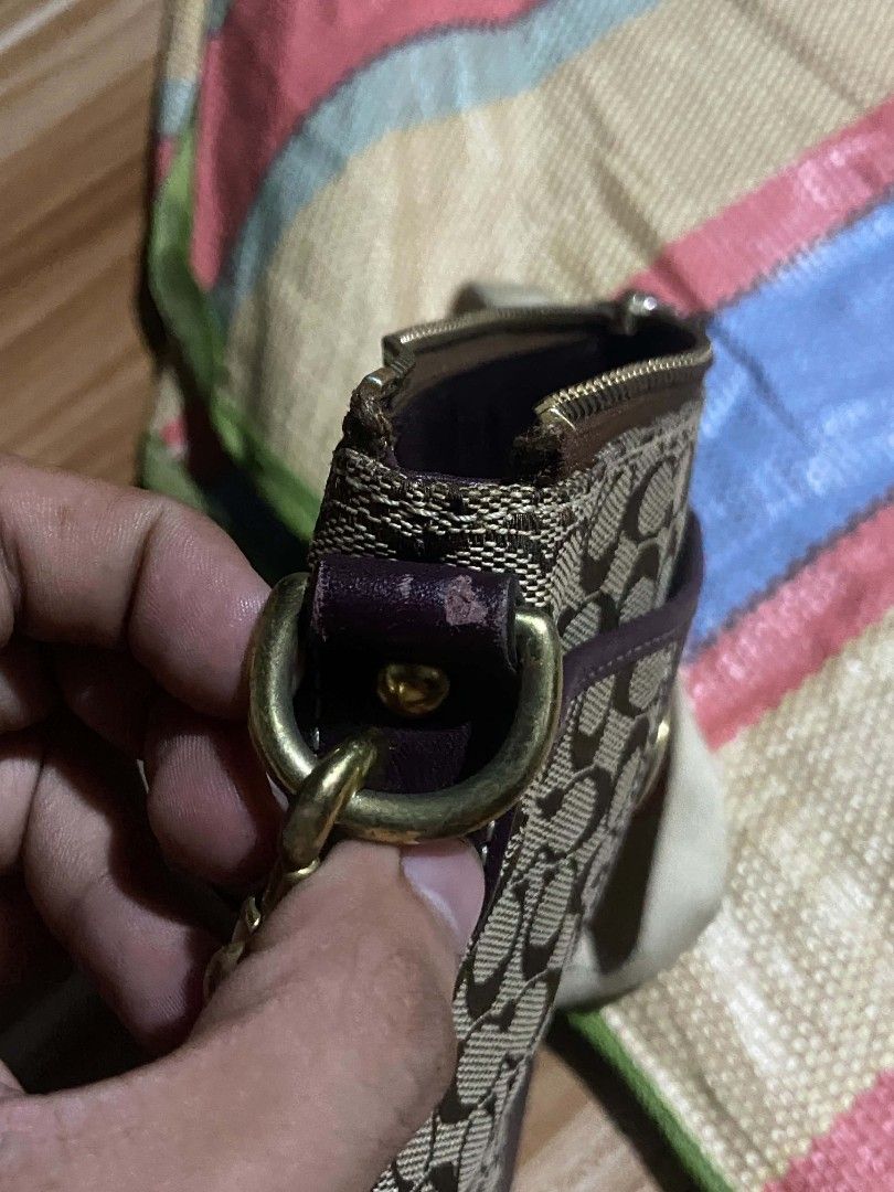 Coach (Category: Sling Bags) located in Manila. Submitted by drenren (Listing ID 1461669945, Image 3). Description: anyone looking issue and details kita sa pic 950 dm me available pa.