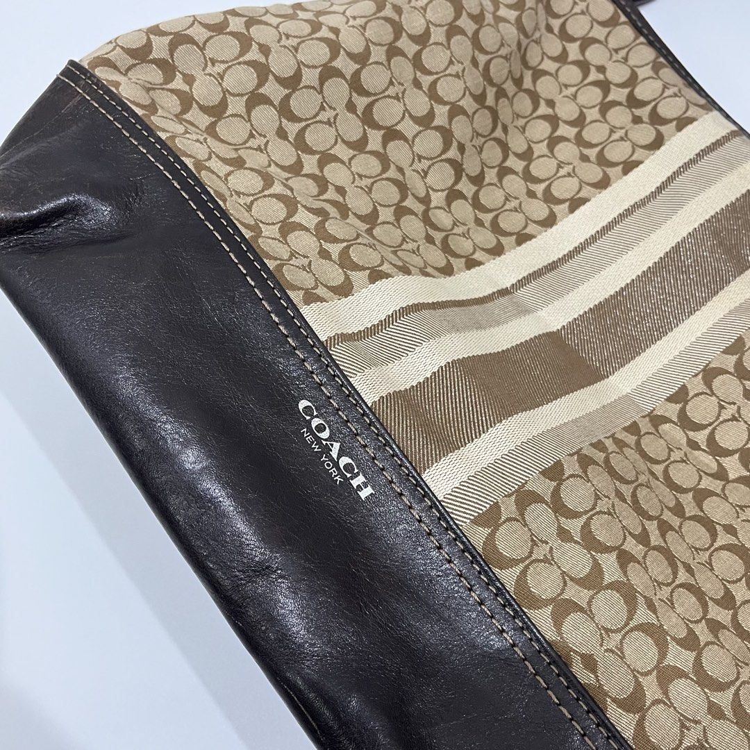 COACH - LEGACY STRIPE SHOULDER/SLING BAG (Category: Shoulder Bags) located in Lucena. Submitted by southsidekartell (Listing ID 1461704033, Image 3). Description: IN GREAT CONDITION ISSUE HAVE SOME MINIMAL SIGNS OF USAGE SCRATCHES ON THE EDGES NEEDS CLEANING ALSO .