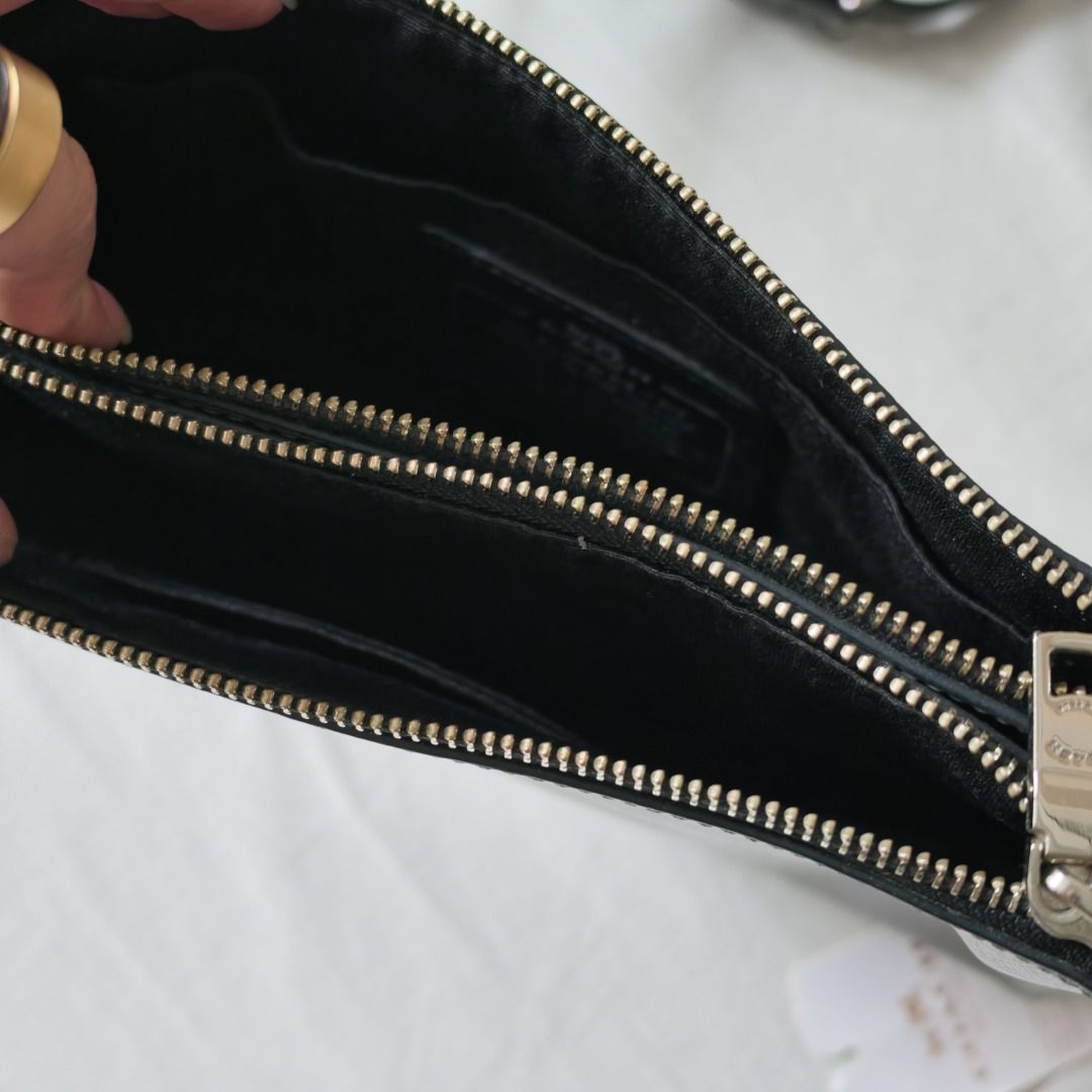Coach | Metallic Crossbody Bag with Strap (Category: Cross-body Bags) located in Taguig. Submitted by tureesha (Listing ID 1461693572, Image 3). Description: RFS: Decluttering 📌 PLEASE READ BEFORE SENDING AN OFFER 📸 CONDITION • As described and shown in photos. Please review all photos and the description before offering. Feel free to ask for more photos or details, happy to send. ✅ ALL SALES ARE FINAL • No returns or refunds once handed over. 