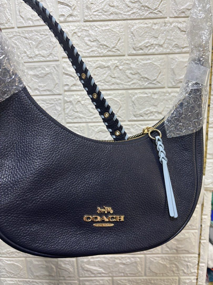 Coach Bailey Hobo with Whipstitch (Category: Luxury Bags & Wallets) located in Meycauayan. Submitted by maxsshopzter (Listing ID 1461580393, Image 1). Description: .