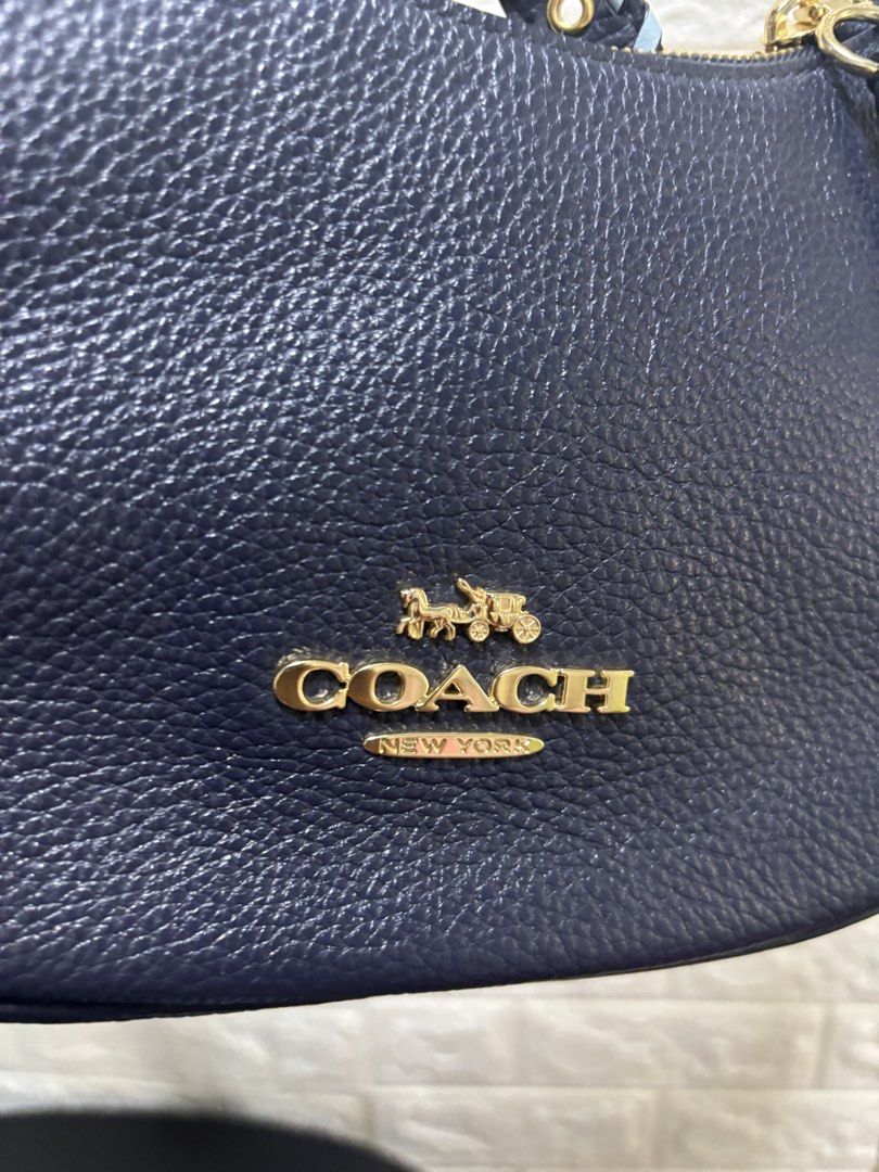 Coach Bailey Hobo with Whipstitch (Category: Luxury Bags & Wallets) located in Meycauayan. Submitted by maxsshopzter (Listing ID 1461580393, Image 2). Description: .