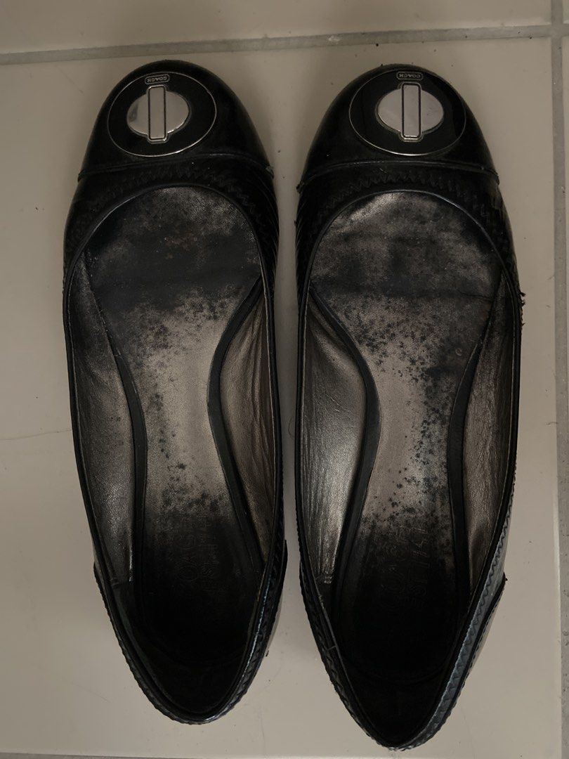 Coach Black Patent Leather Ballet Flats (Category: Flats & Sandals) located in Pasig City. Submitted by meggyt (Listing ID 1461587363, Image 1). Description: - Coach black patent leather ballet flats - Features signature Coach logo hardware on the toe - Slip-on style - A classic and stylish addition to any wardrobe Size 6.