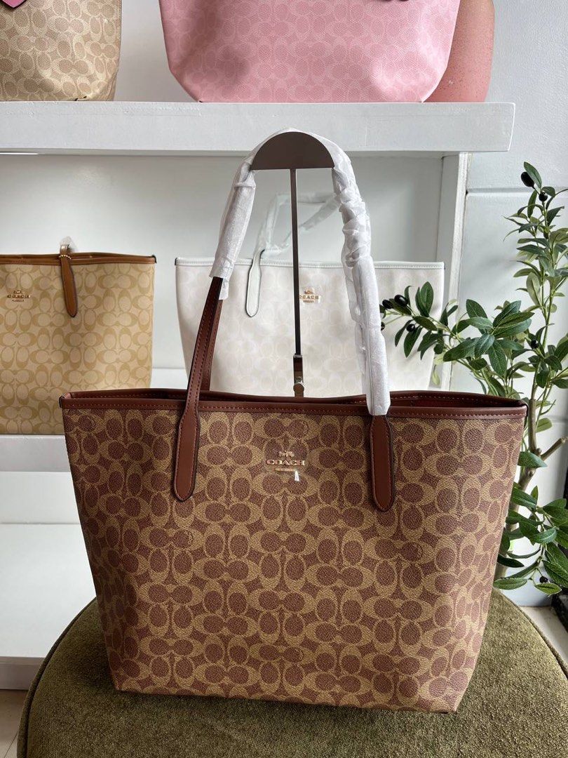 Coach City Tote (Category: Shoulder Bags) located in Binan City. Submitted by pinkykeenshop (Listing ID 1461759474, Image 1). Description: .