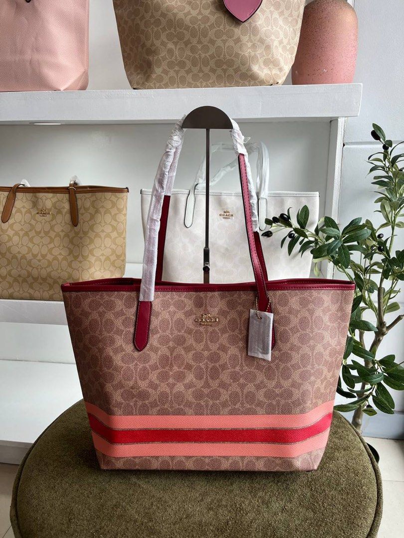 Coach City Tote (Category: Shoulder Bags) located in Binan City. Submitted by pinkykeenshop (Listing ID 1461760865, Image 1). Description: .