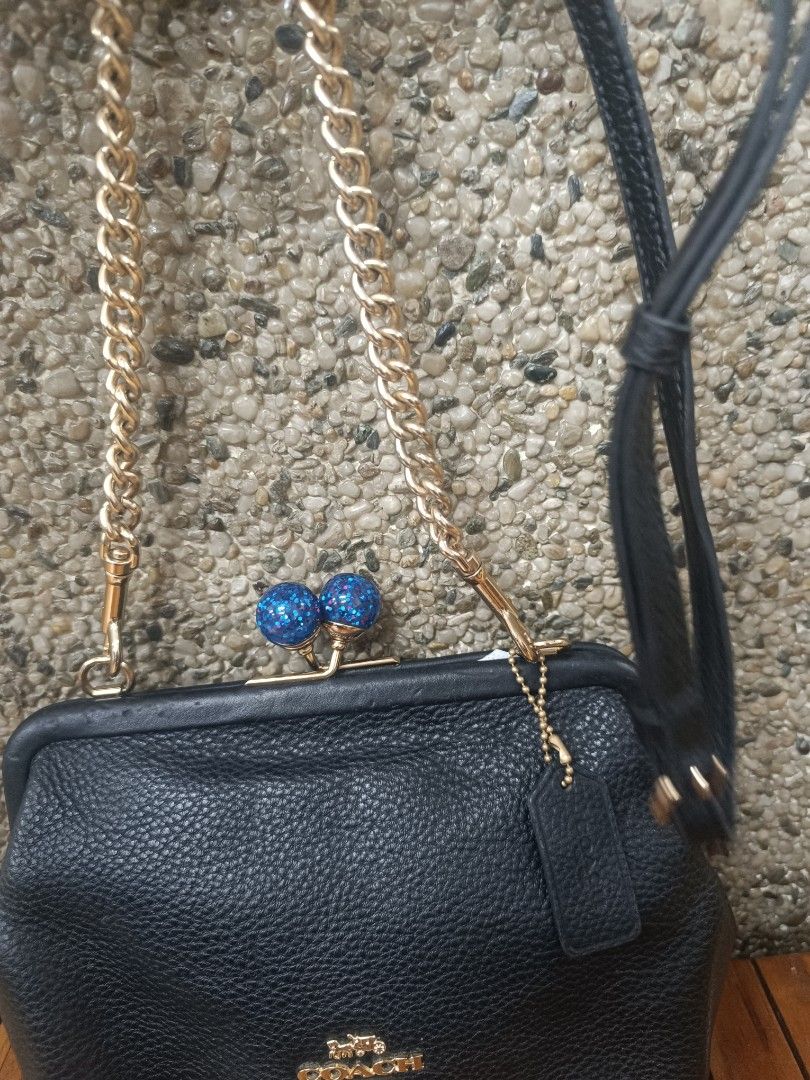 Coach clutch cross bag (Category: Cross-body Bags) located in Angeles City. Submitted by aiscanday (Listing ID 1461666313, Image 2). Description: no flaws vintage bag preloved from Japan.